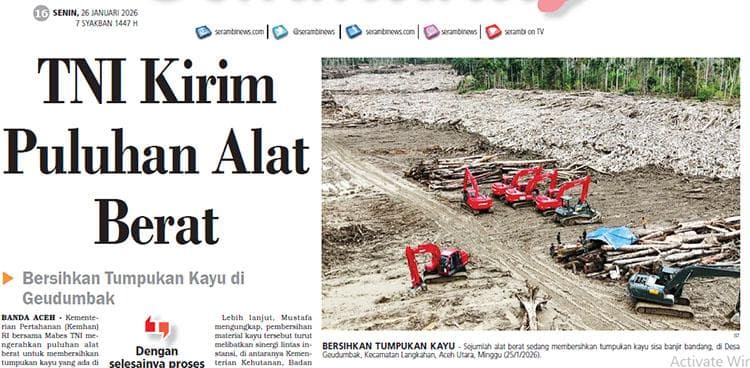 TNI Bersihkan Tumpukan Kayu di Geudumbak, Akses Jalan Pulih Kembali