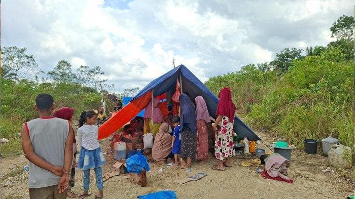 Siswa Aceh Timur Belajar di Tenda dan Surau Pasca Banjir Besar