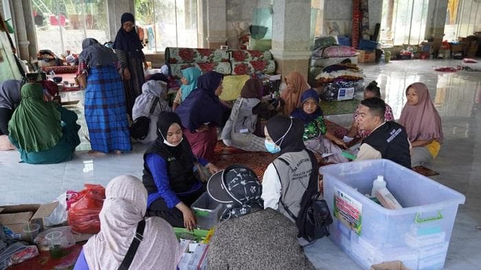 Tim Medis Universitas Abulyatama Layani Ratusan Pengungsi di Rantau Aceh Tamiang