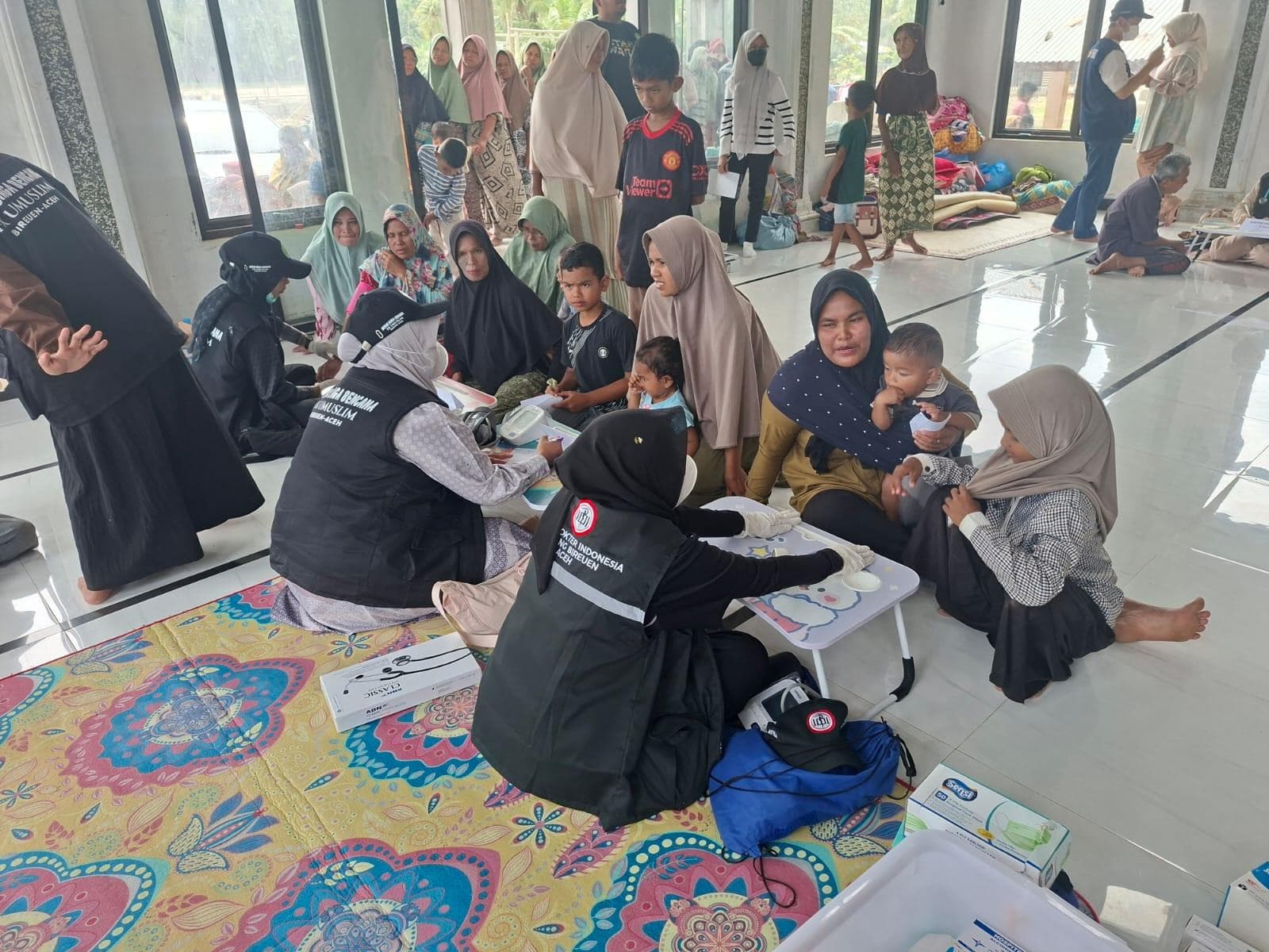 Ratusan Warga Jambo Kajeung Antre Dapatkan Pelayanan Kesehatan Gratis