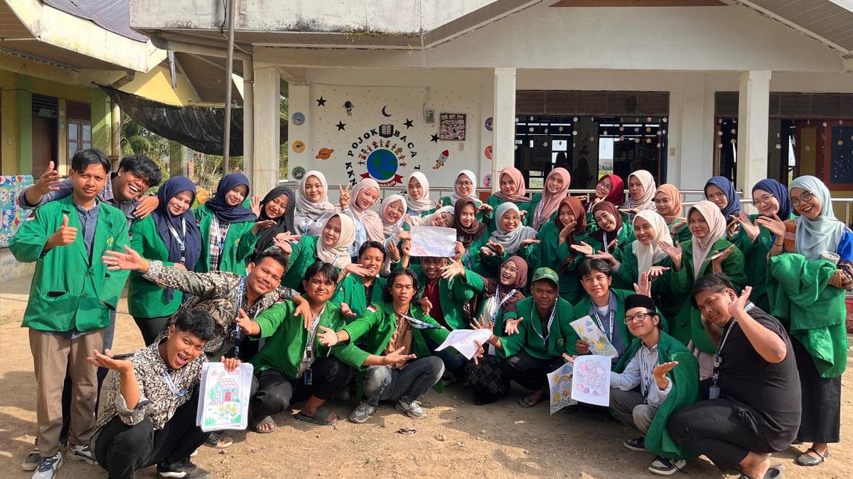 Mahasiswa Unimal Lhokseumawe Lakukan Penanaman Pohon di SDN 7 Blang Mangat