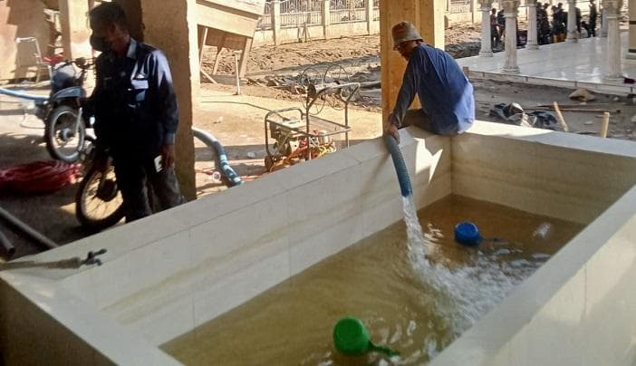 Perumda Tirta Pase Salurkan 446 Tangki Air Bersih untuk Pengungsi Banjir