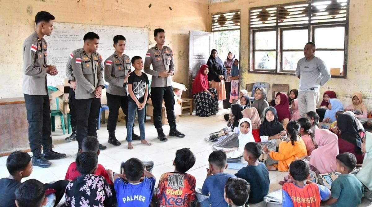 Alumni Akpol 57 Bantu Murid SD Pante Bidari Aceh Timur Pasca-Banjir