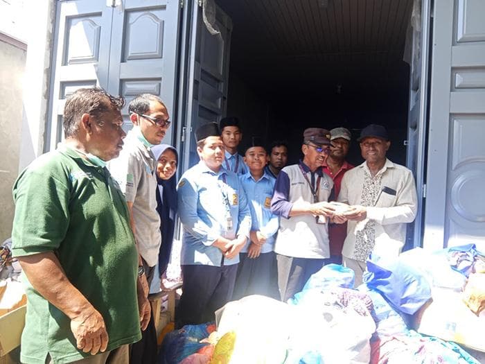 OSIS SMP Unggul YPPU Sigli Bantu Korban Banjir, 70 Mushaf hingga Pakaian Layak Pakai