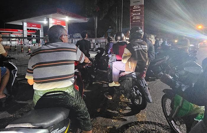 Antrean Panjang di SPBU Sabang, Warga Khawatir Harga BBM Naik