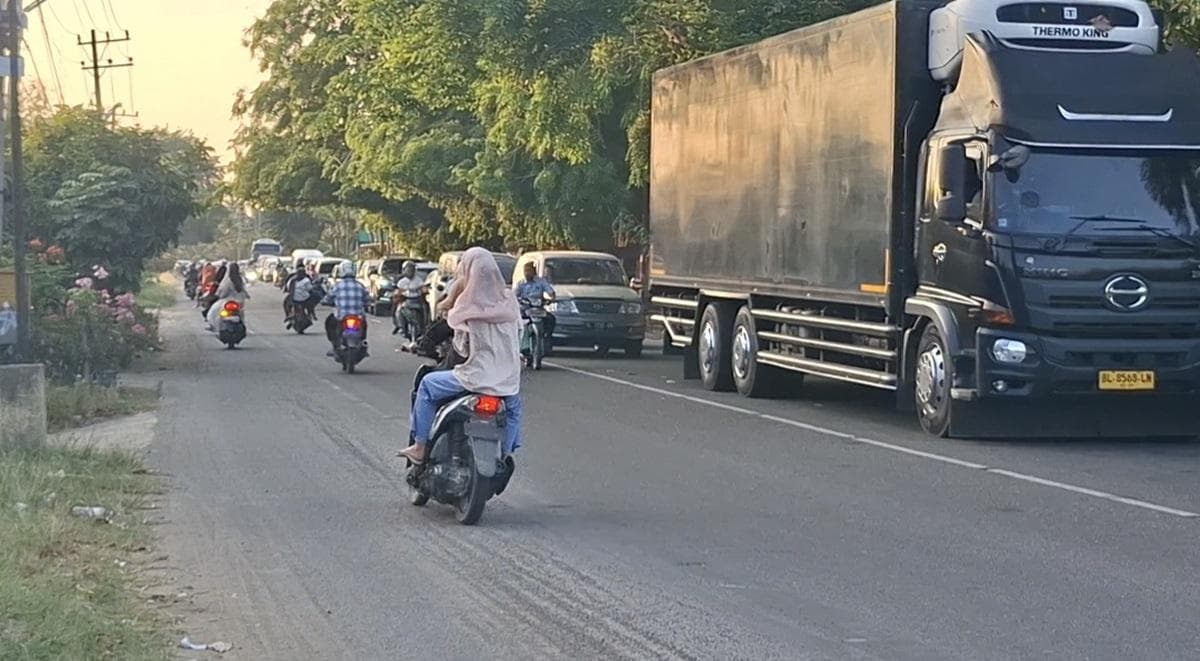 Antrean Panjang di Jembatan Kutablang Bireuen Saat Lebaran Ketiga