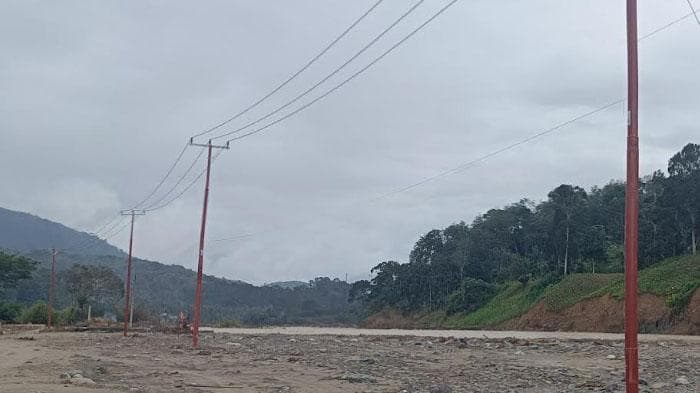 PLN ULP Kutacane Tuntaskan Perbaikan Pasokan Arus Listrik di Lokasi Banjir Bandang Ketambe