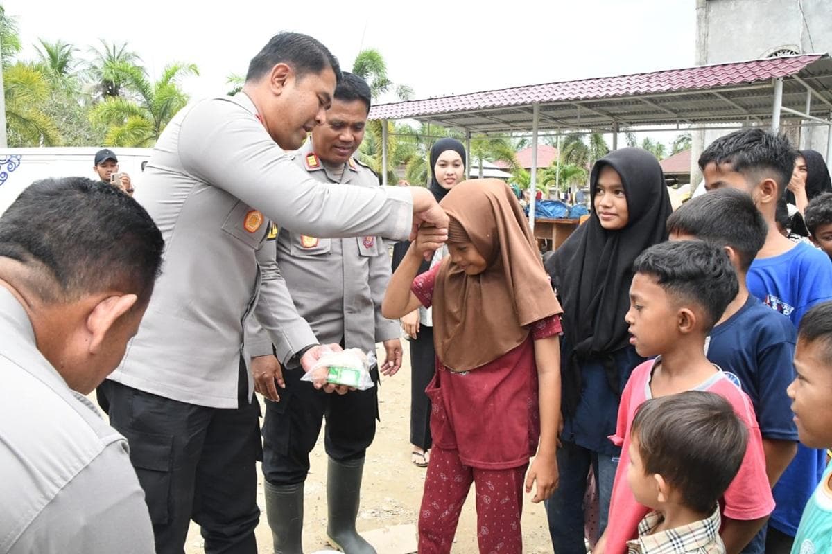 Kapolres Aceh Timur Salurkan MBG untuk Korban Banjir di Pengungsian Julok