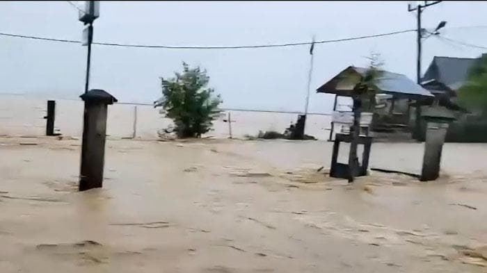 BREAKING NEWS - Banjir Susulan Terjang Pidie Jaya, Krueng Meureudu Meluap, 20 Gampong Terendam 