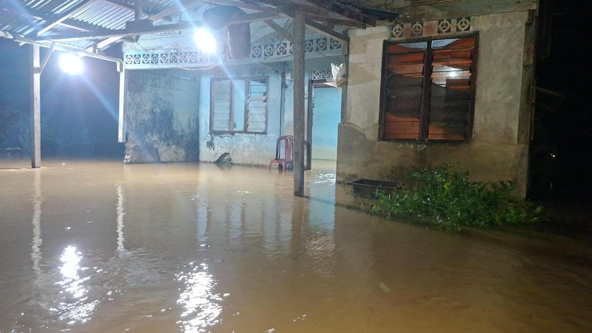 Banjir Sepinggang di Gampong Ujung Gunong Cut, Warga Aceh Selatan Mengungsi