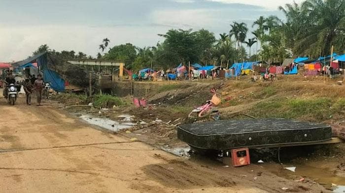 Ribuan Warga Aceh Utara Masih Mengungsi Akibat Lumpur Banjir Belum Bersih