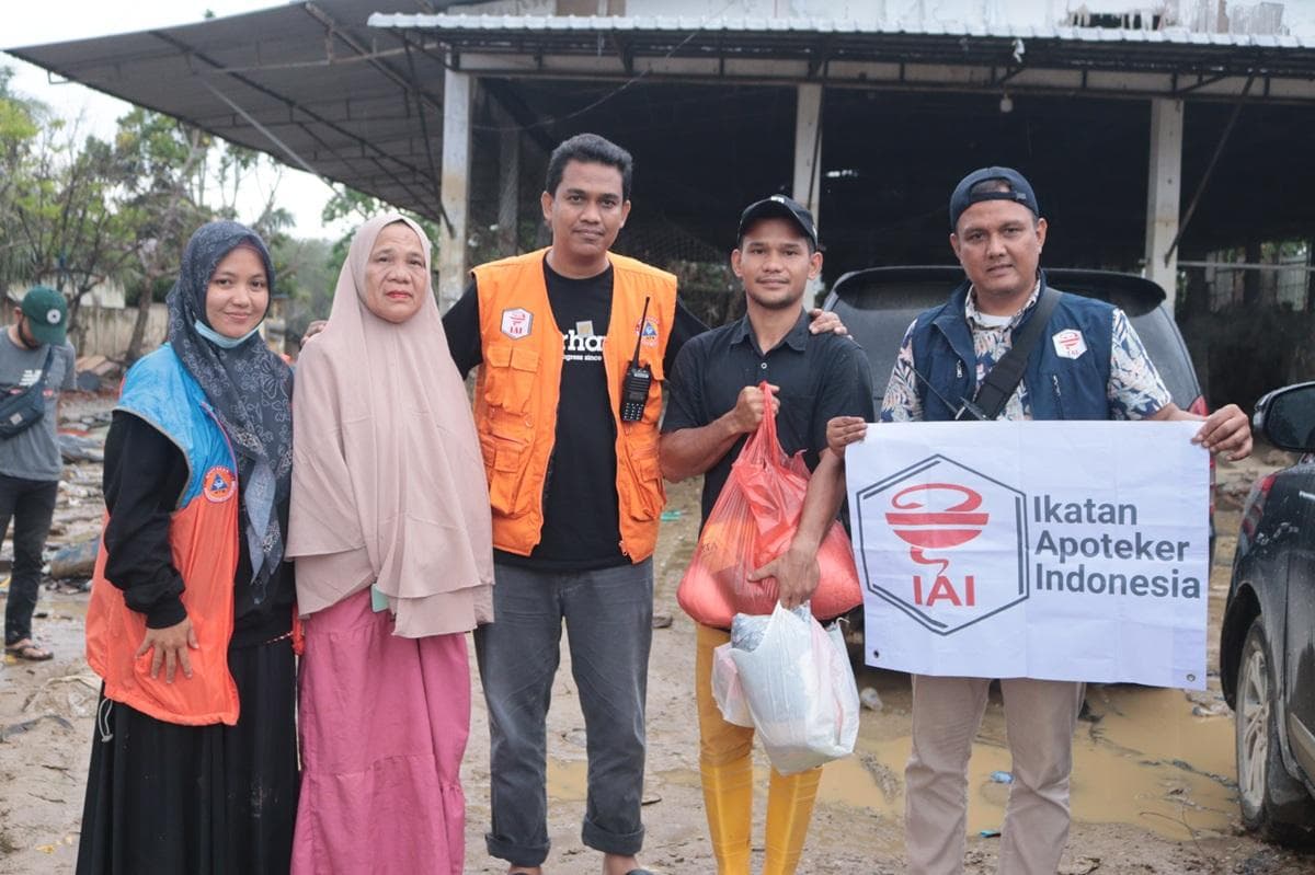 Apoteker Aceh Salurkan Bantuan untuk 450 Korban Banjir di Aceh Tamiang