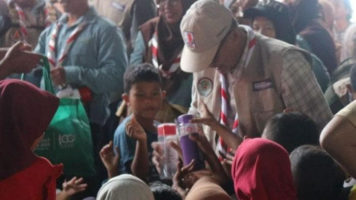 Ketua Nasional Gerakan Pramuka Kunjungi dan Serahkan Bantuan pada Korban Banjir di Aceh Utara