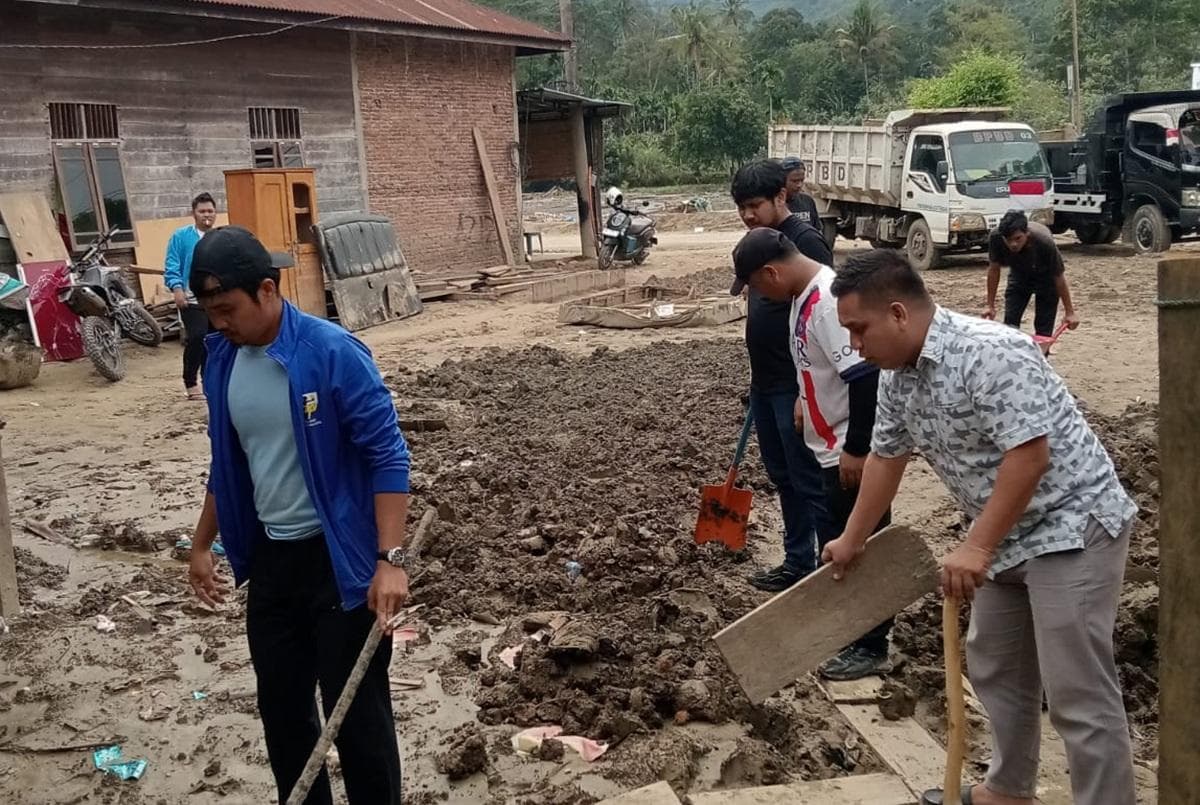Aliansi Pemuda Peduli Bencana Agara Bersihkan Material Banjir Bandang Ketambe