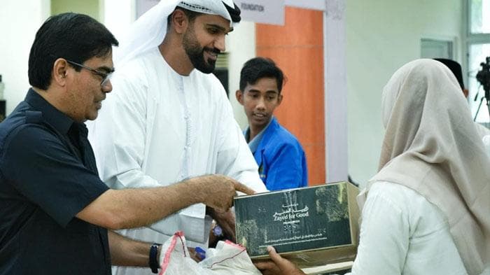 UIN Ar-Raniry Bagikan 1.600 Paket Daging Meugang dan 400 Sembako untuk Warga Aceh