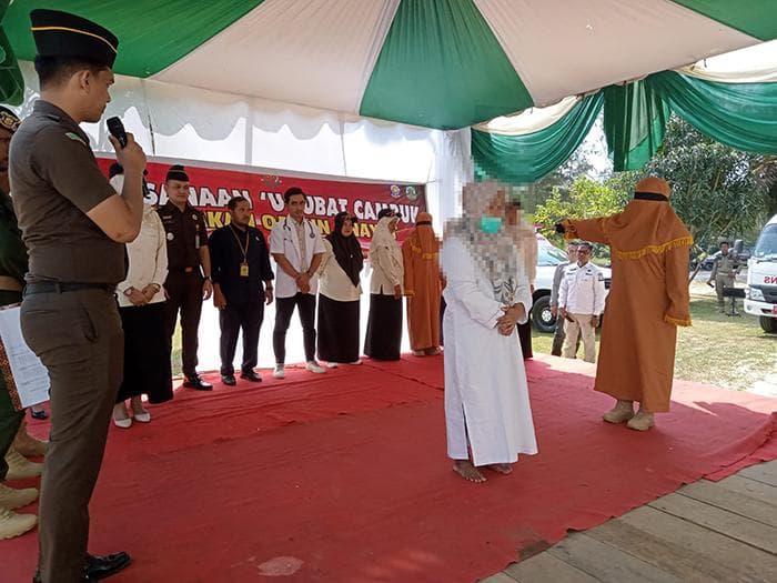 Empat Warga Aceh Timur Dicambuk 30 hingga 100 Kali, Dua Karena Zina