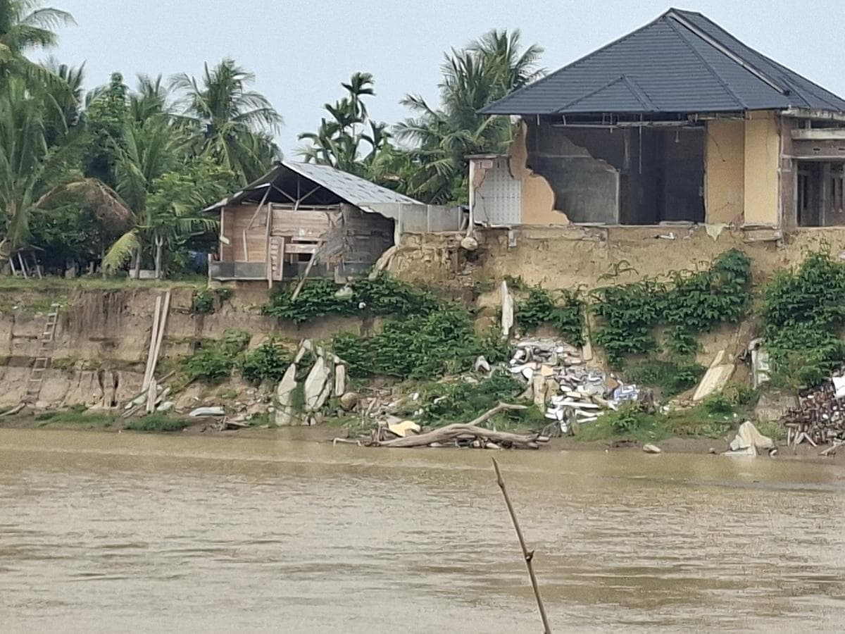 Tebing Krueng Tingkeum Bireuen Rusak Parah, Warga Cemas Pemukiman Terancam
