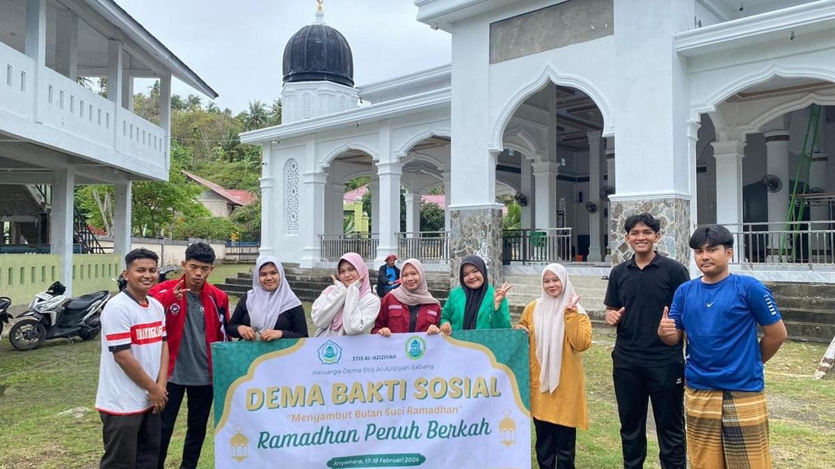 Mahasiswa STIS Al-Aziziyah Sabang Bersihkan Masjid Menyambut Ramadhan