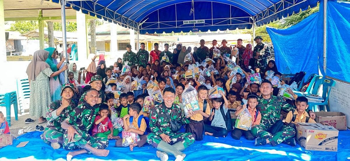 TNI Jadi Guru untuk Anak Korban Banjir di Bireuen, Berikan Trauma Healing dan Semangat Belajar