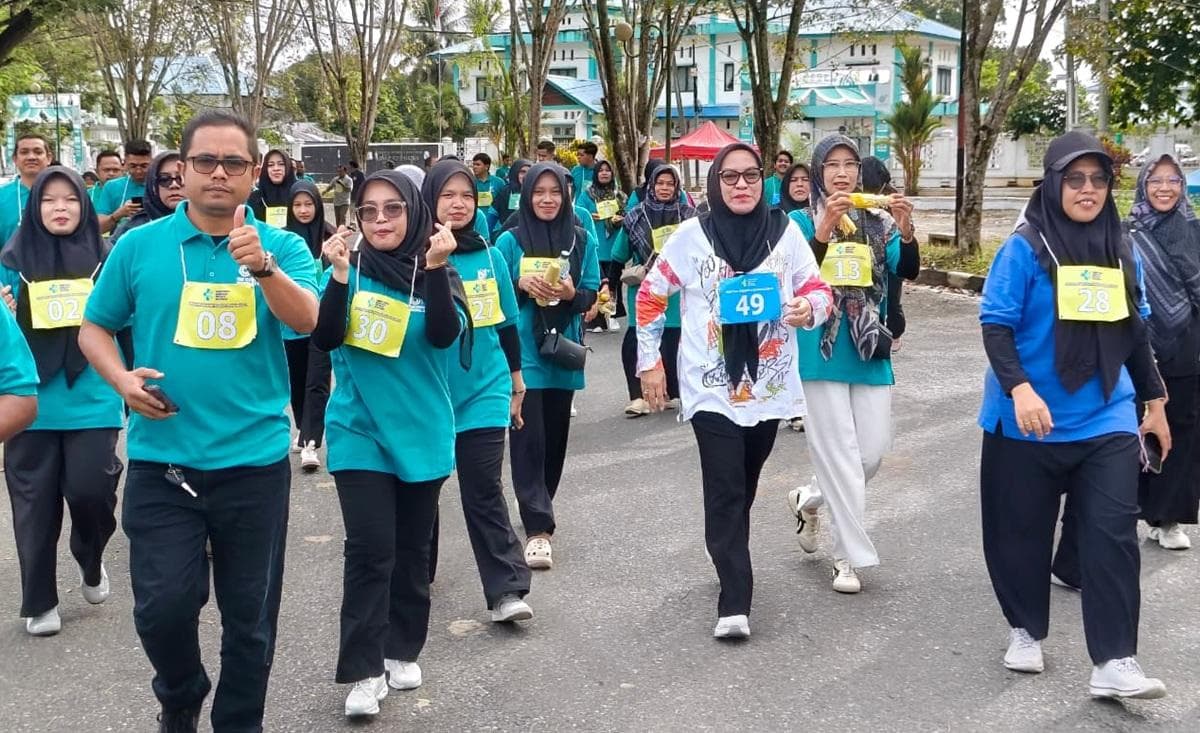 Dinkes Nagan Raya Gencarkan Pengendalian Obesitas dengan Pemeriksaan Kesehatan dan Jalan Sehat