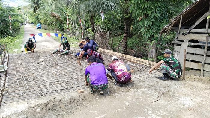 Jembatan Aramco Pidie Jaya 80% Selesai, Warga dan TNI Pacu Pekerjaan Pasca Banjir