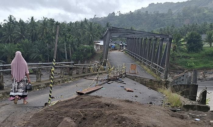 Jembatan Alue Limeng Ambruk, Warga Bireuen Desak Pemerintah Segera Perbaiki
