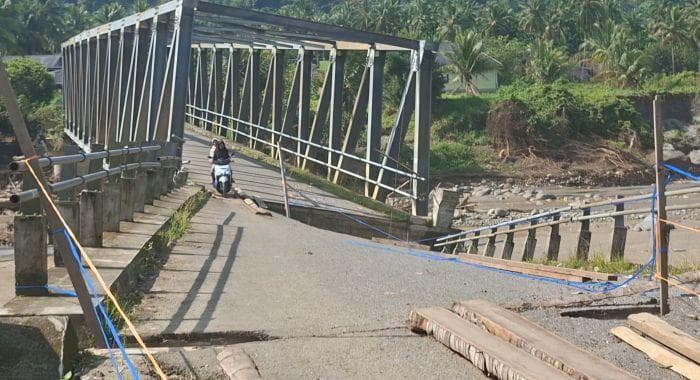Jembatan Alue Limeng Bireuen Rusak Parah, Akses Warga Lumpuh Pascabanjir