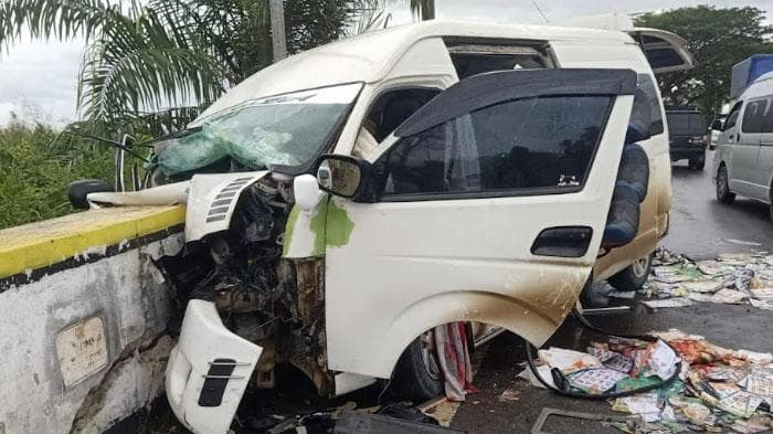 Kecelakaan Maut di Julok: Sopir Microbus Meninggal, 7 Penumpang Luka