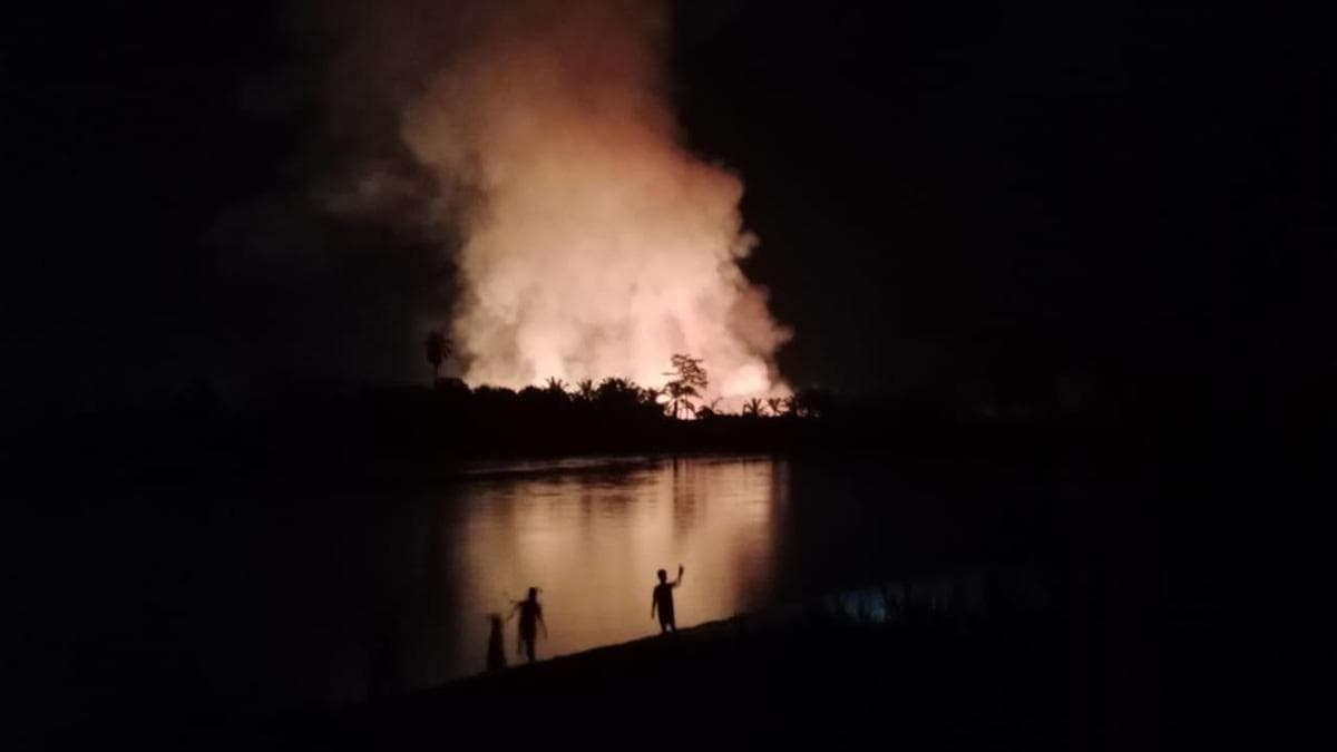 Kebakaran Tumpukan Kayu Bekas Banjir di Aceh Tamiang Belum Padam Setelah 24 Jam