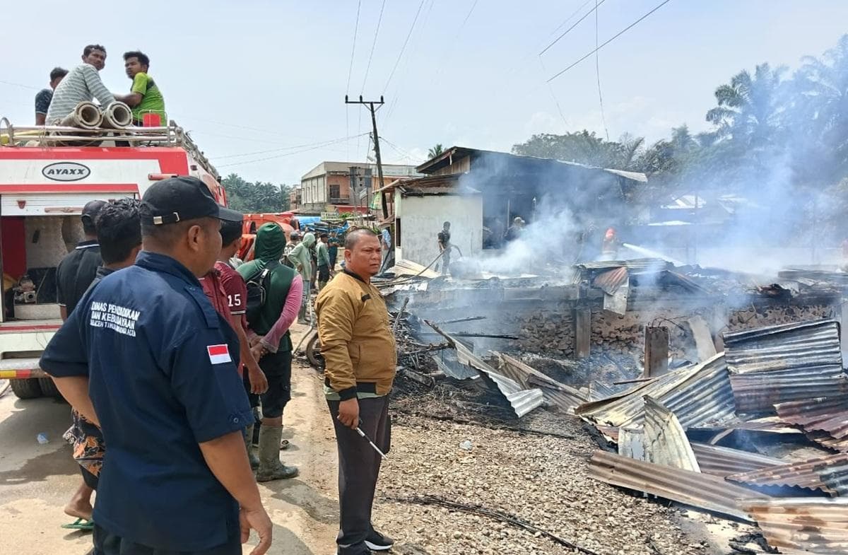 13 Ruko Hangus di Peunaron, Kerugian Rp100 Juta Tanpa Korban Jiwa