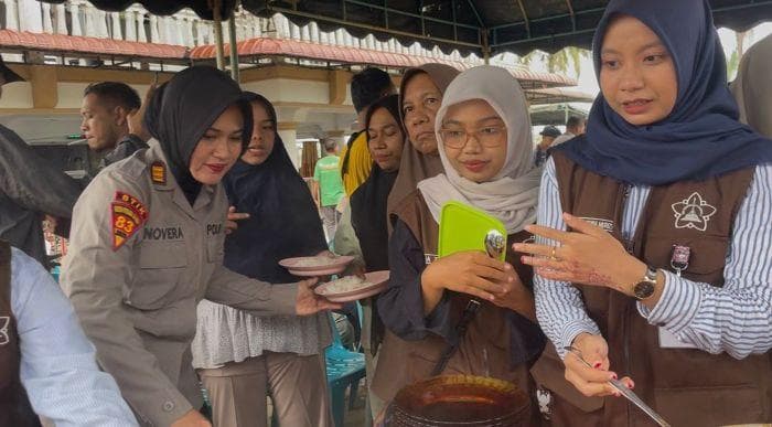 Mahasiswa STIK Serahkan 11 Sapi untuk Warga Pidie Jaya Pasca Banjir