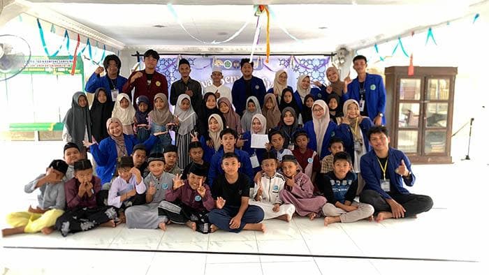 Mahasiswa KKN Kemanusiaan Beri Semangat Anak Aceh Tamiang Pascabanjir