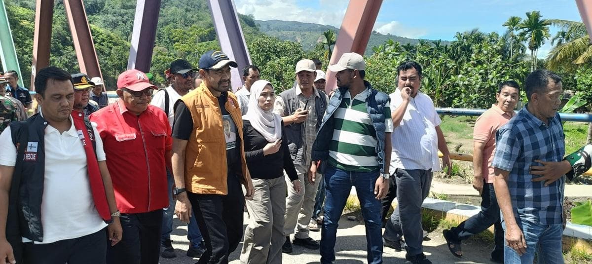 Mualem Persilakan Korban Banjir Manfaatkan Kayu Gelondongan