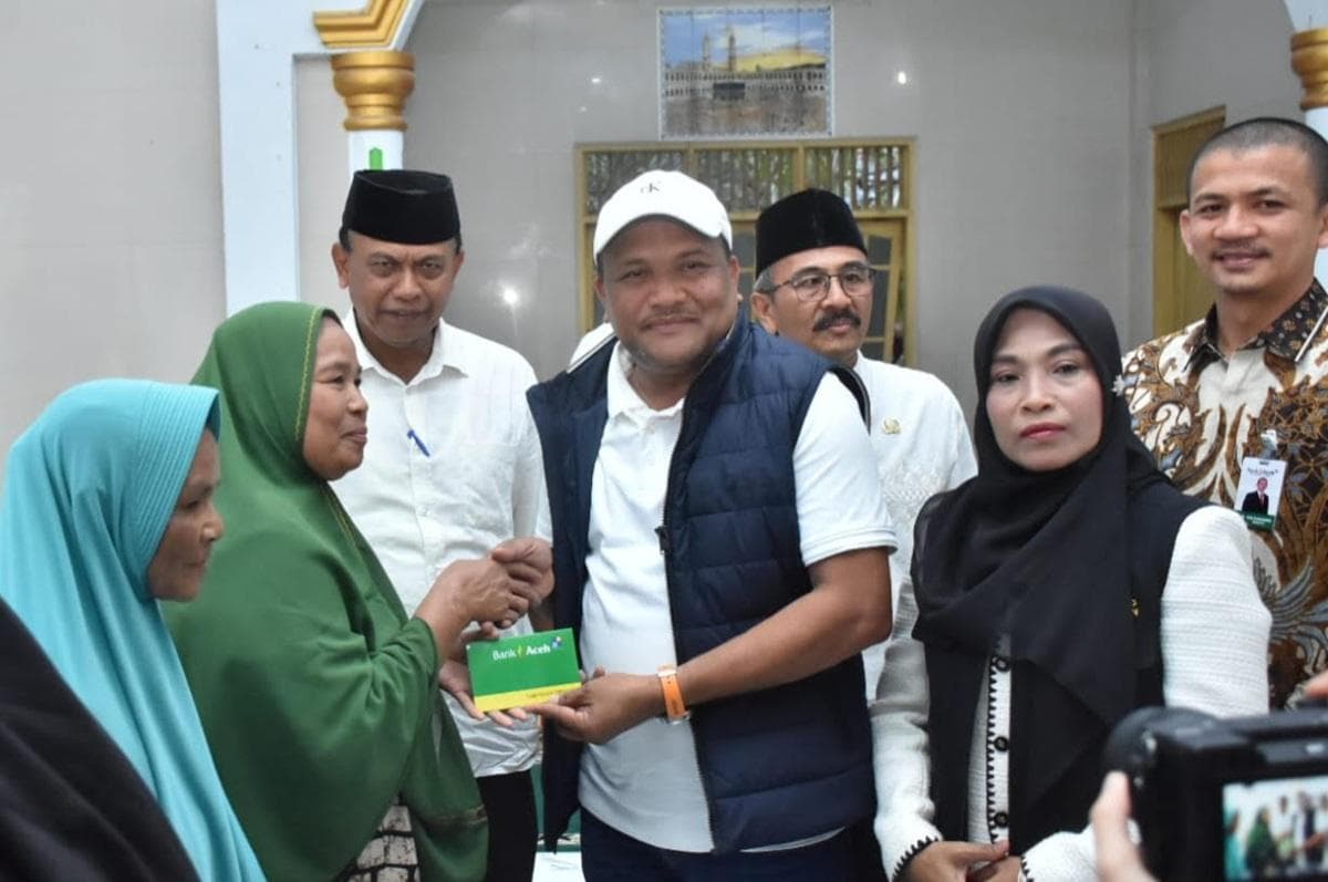 Bupati Bireuen Serahkan Bantuan Tunai Multiguna untuk 1.612 KK Korban Banjir
