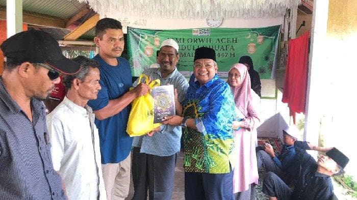 ICMI Aceh Salurkan 200 Paket Bantuan Ramadhan untuk Dhuafa di Pidie Jaya