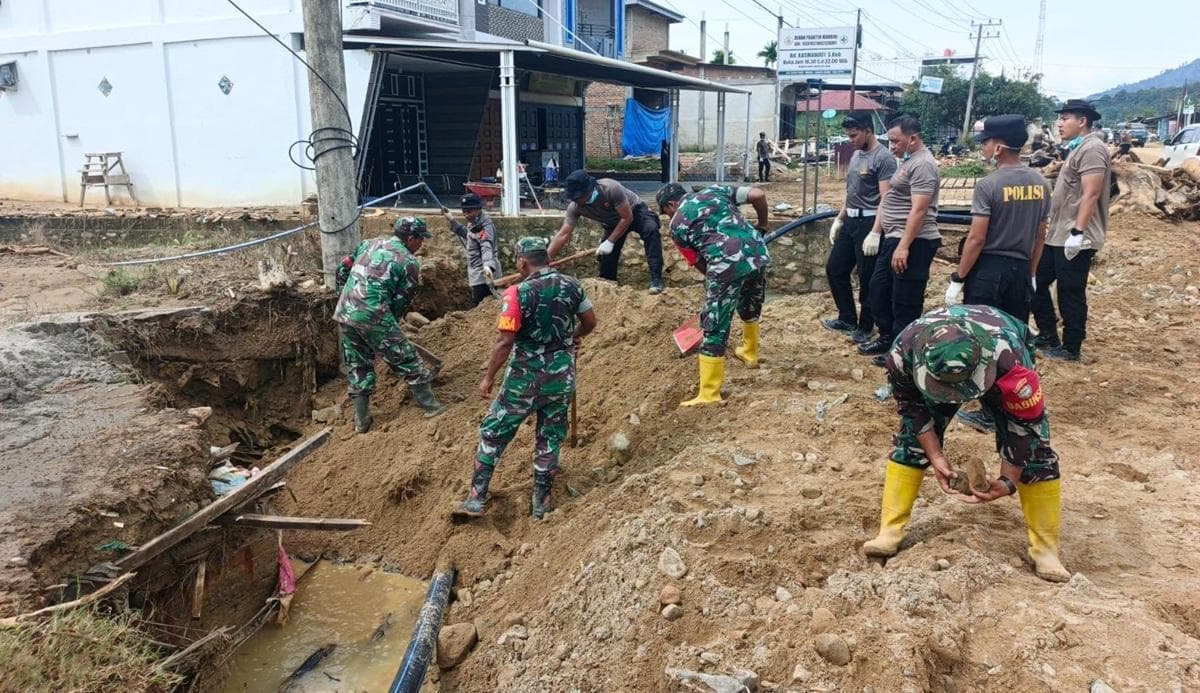 Kodim 0107/Aceh Selatan Kerahkan Personel Bantu Pemulihan Pasca Banjir Trumon Tengah