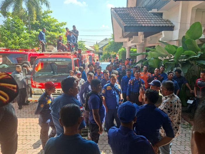 Petugas Damkar Bireuen Demo ke DPRK, Protes Tudingan Penimbunan Bantuan