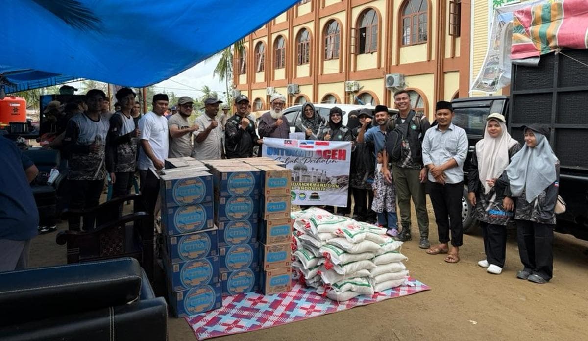 Relawan Malaysia dan Aceh Salurkan Bantuan ke Korban Bencana di Bireuen
