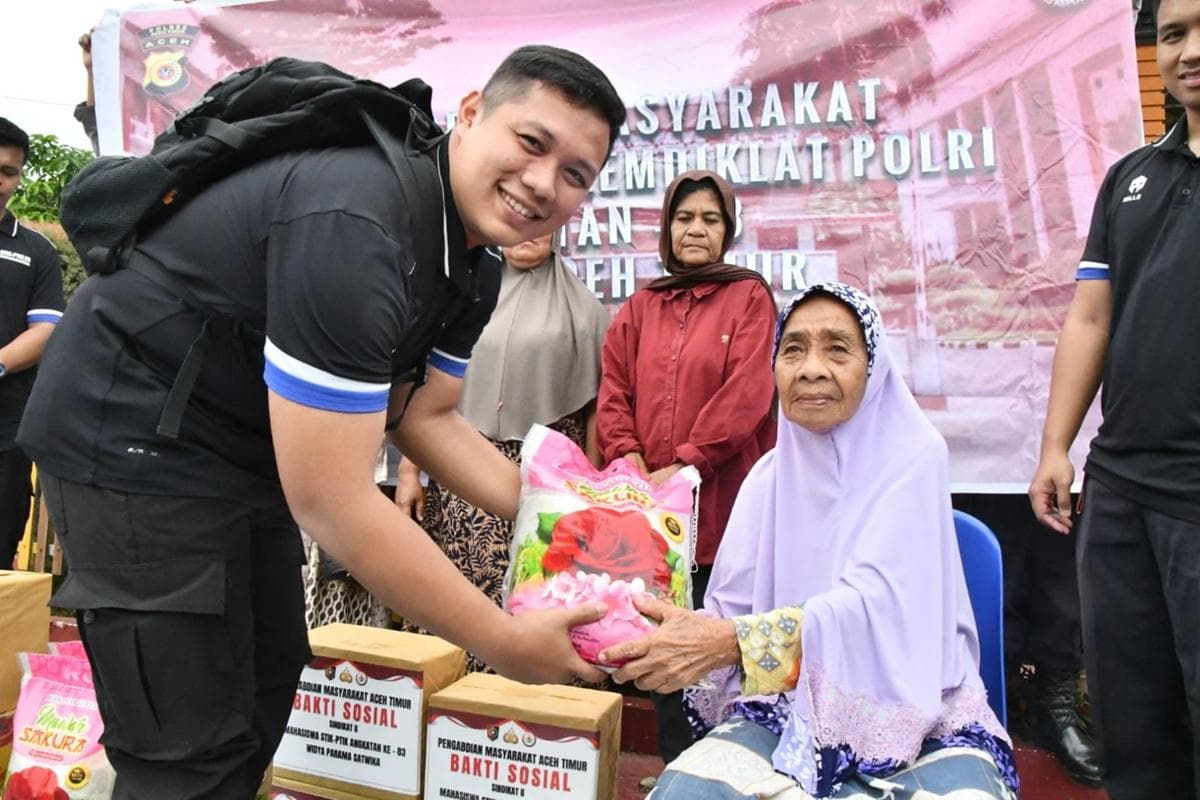Mahasiswa STIK Salurkan Paket Sembako Korban Banjir di Aceh Timur