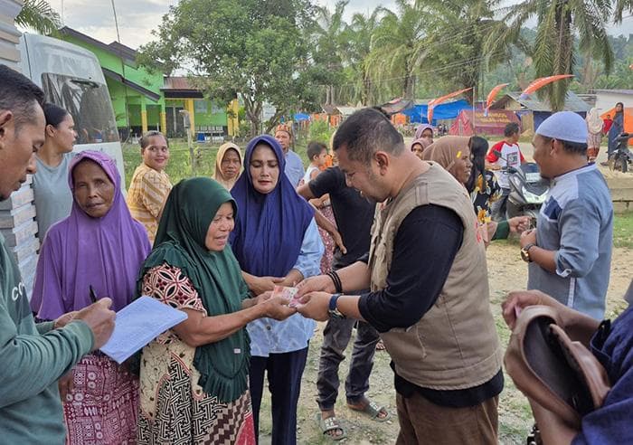 Zakat Rp300 Ribu untuk 70 KK Banjir Aceh Tamiang, Air Mata Haru Warnai Penyaluran