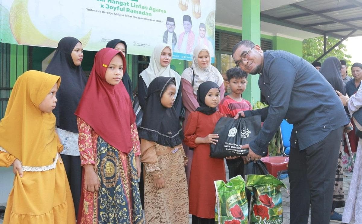 300 Paket Sembako Dibagikan Kemenag Aceh Besar untuk Fakir Miskin