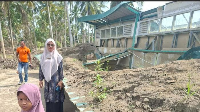 221 Sekolah di Bireuen Rusak Banjir, 2 SD Relokasi Ke Lokasi Aman