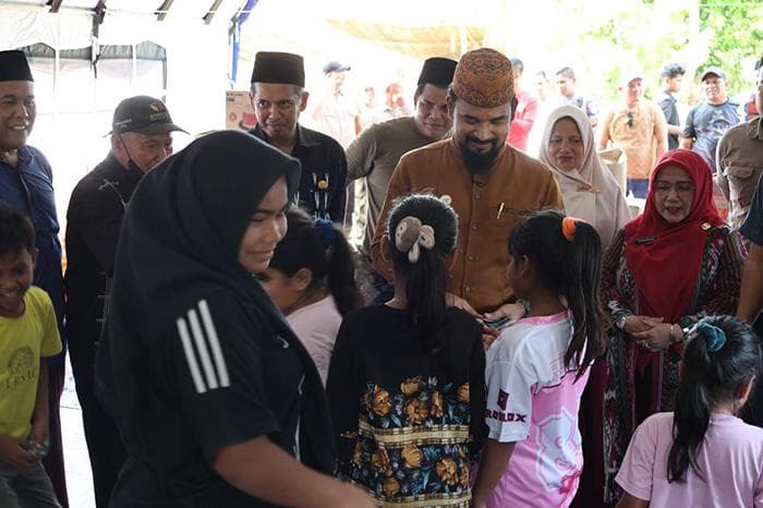 Bupati Aceh Timur Salurkan Bantuan untuk Korban Kebakaran di Idi Cut