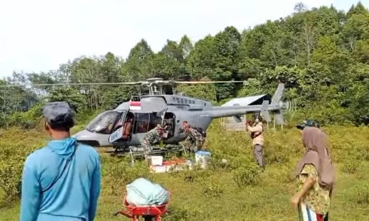 BNPB Droping Bantuan Udara untuk Warga Sikundo Aceh Barat yang Terisolir