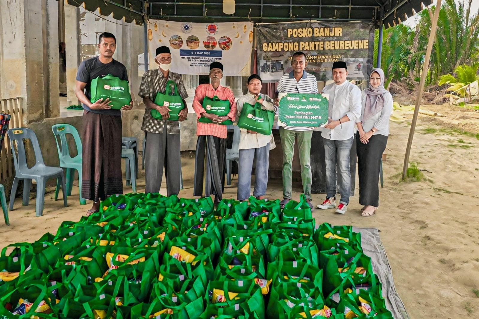 200 Paket Bantuan Idul Fitri dari Sinar Mas Asuransi Syariah untuk Warga Banjir Aceh