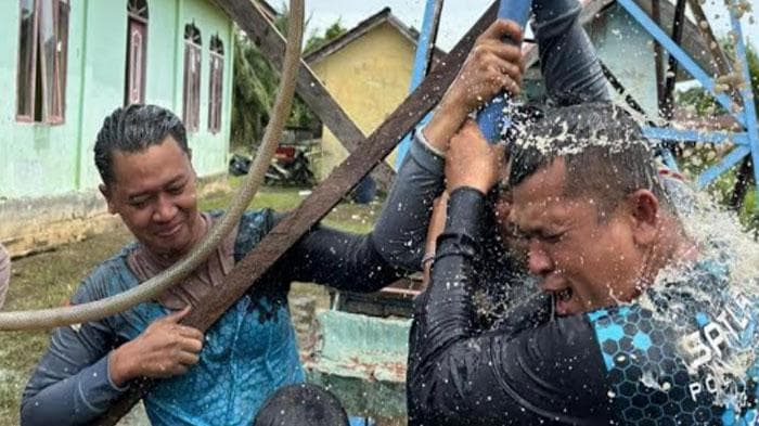 Satlantas Polres Aceh Singkil Bangun Sumur Bor untuk Korban Banjir