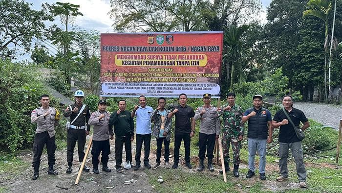 Polres dan TNI Pasang Spanduk Larang Penambangan Ilegal di Nagan Raya