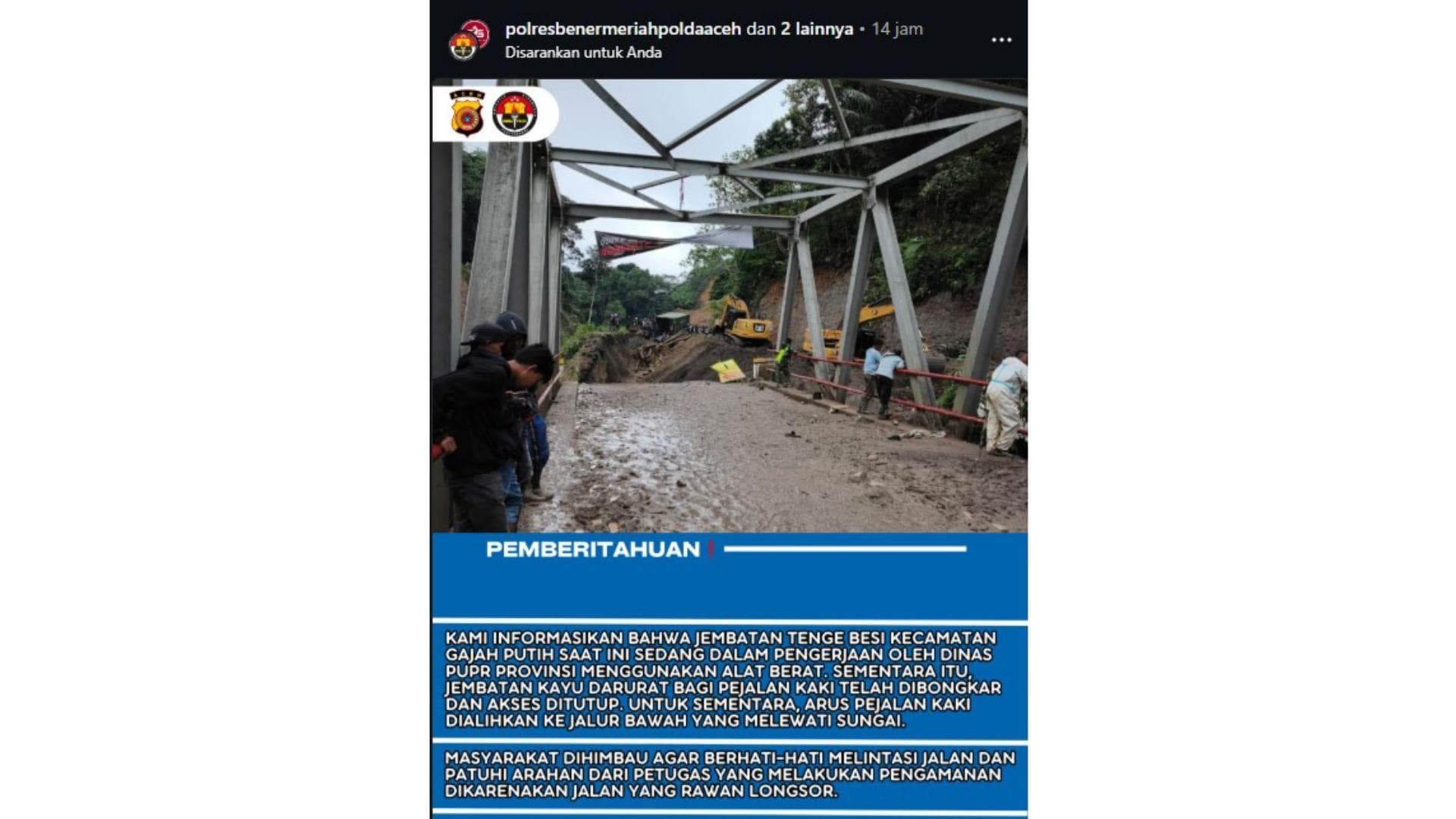 Jembatan Tenge Besi Gajah Putih Dikerjakan Alat Berat, Akses Ditutup Sementara karena Rawan Longsor