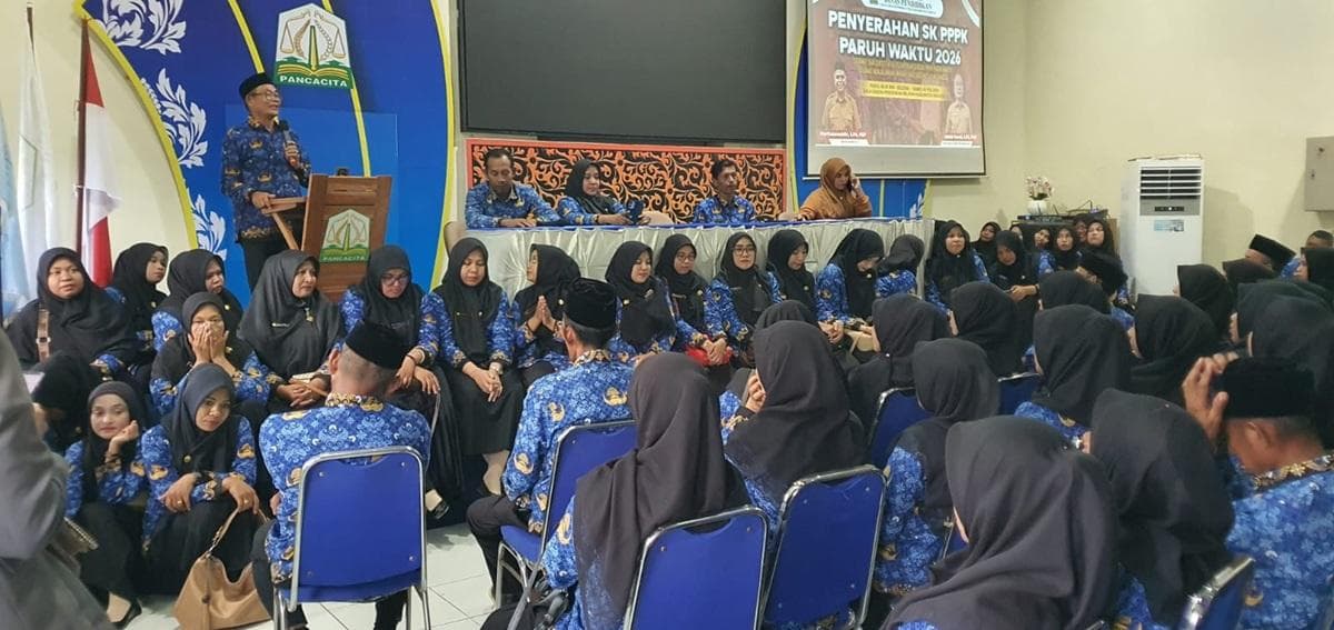 213 PPPK Paruh Waktu Bireuen Terima SK dari Gubernur Aceh, Ini Pesan Kacabdin