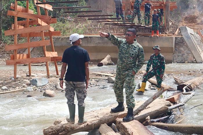 TNI AD Bangun Jembatan Bailey dan Gantung di Gayo Lues untuk Pemulihan Bencana